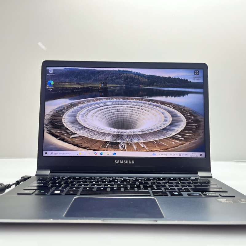 Samsung Series 9 UltraBook 4GB RAM 256GB SSD - Faulty Battery | Bright Spots