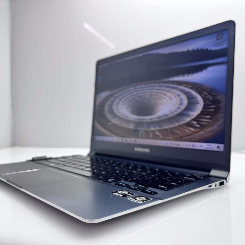 Samsung Series 9 UltraBook 4GB RAM 256GB SSD - Faulty Battery | Bright Spots