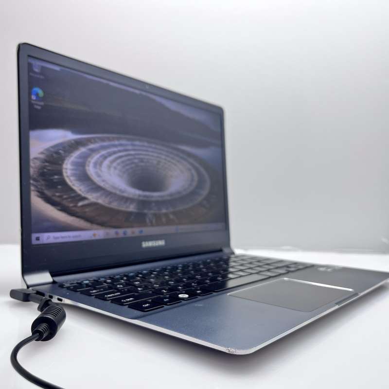 Samsung Series 9 UltraBook 4GB RAM 256GB SSD - Faulty Battery | Bright Spots