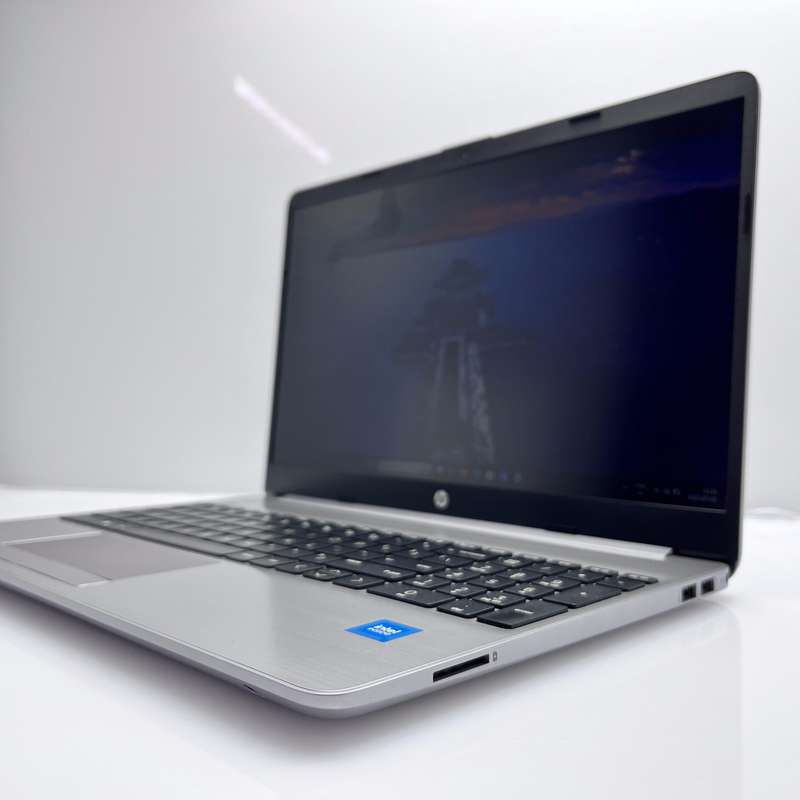 HP 250 G9 8GB RAM 256GB SSD - Faulty Charger | Bright Spot | Pressure Mark