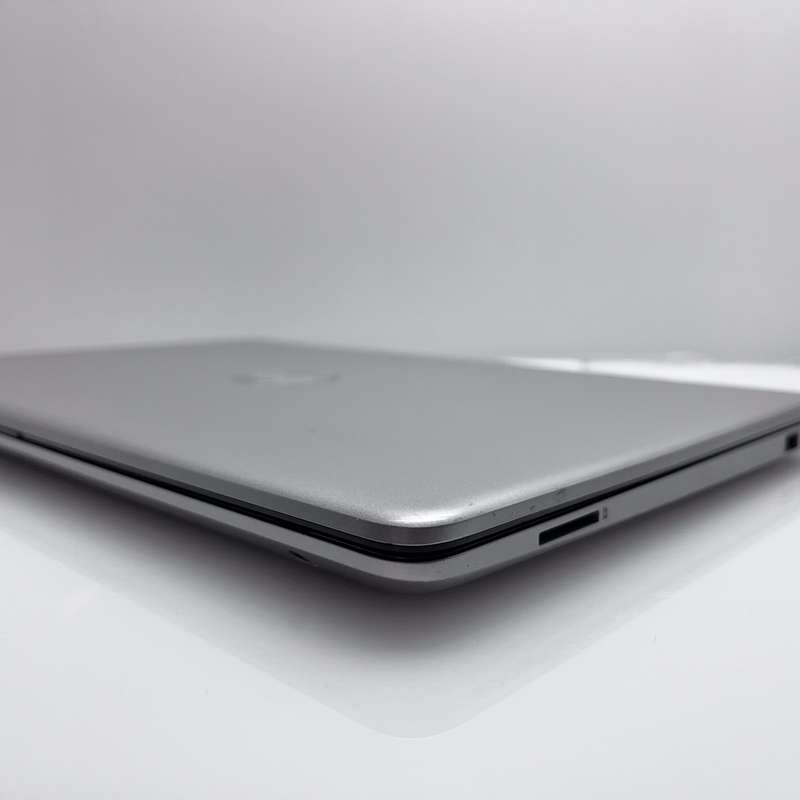HP 250 G9 8GB RAM 256GB SSD - Faulty Charger | Bright Spot | Pressure Mark