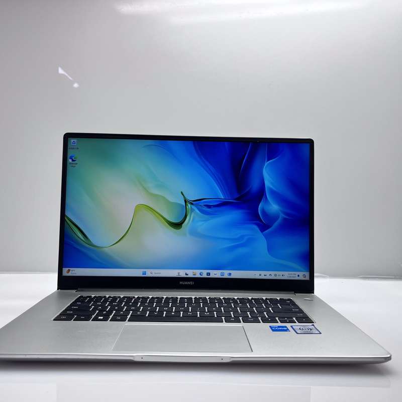 Huawei MateBook D15 "Core i3" 8GB RAM 256GB SSD Silver - Minor Bright Spot