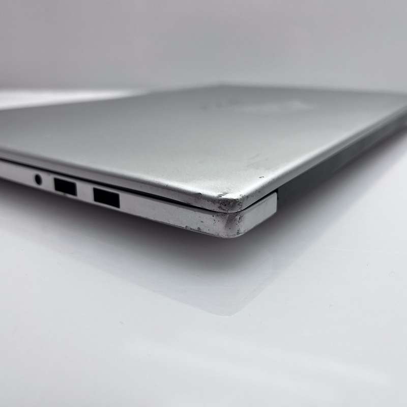 Huawei MateBook D15 "Core i3" 8GB RAM 256GB SSD Silver - Minor Bright Spot