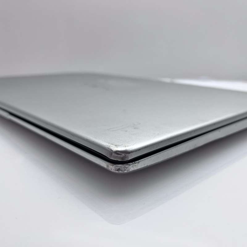 Huawei MateBook D15 "Core i3" 8GB RAM 256GB SSD Silver - Minor Bright Spot
