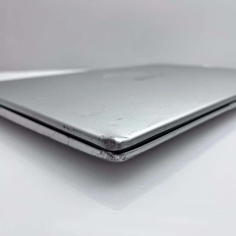 Huawei MateBook D15 "Core i3" 8GB RAM 256GB SSD Silver - Minor Bright Spot