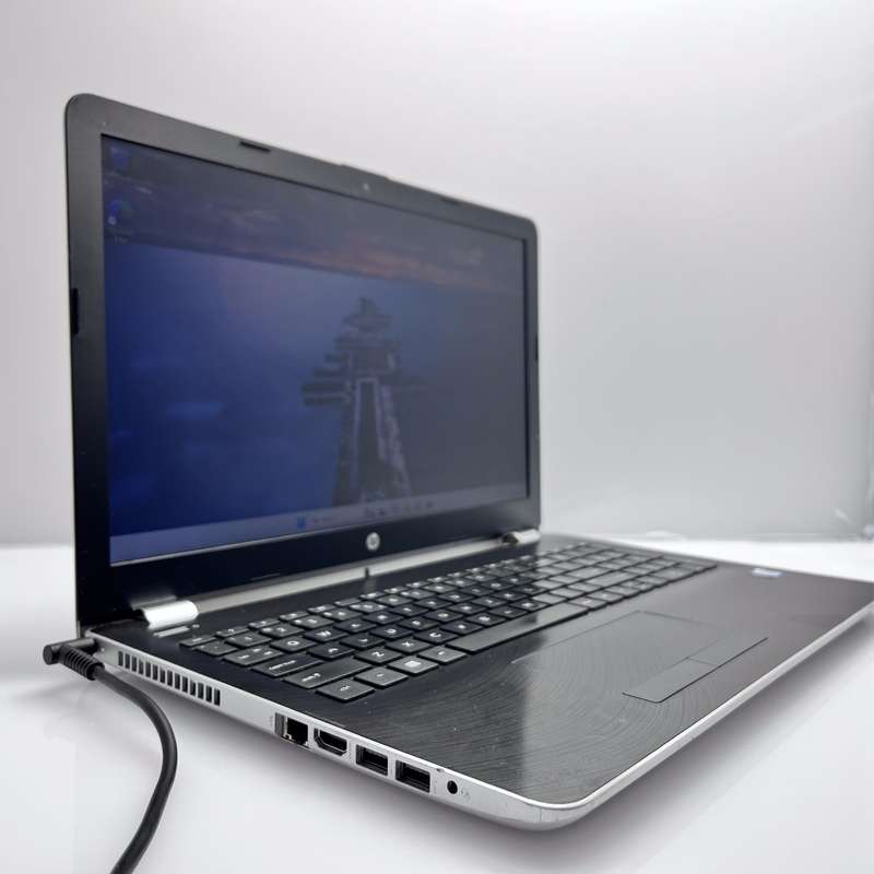 HP 15-bs105ni Core i5 8th Gen 8GB RAM 512GB Sata SSD No Battery Silver