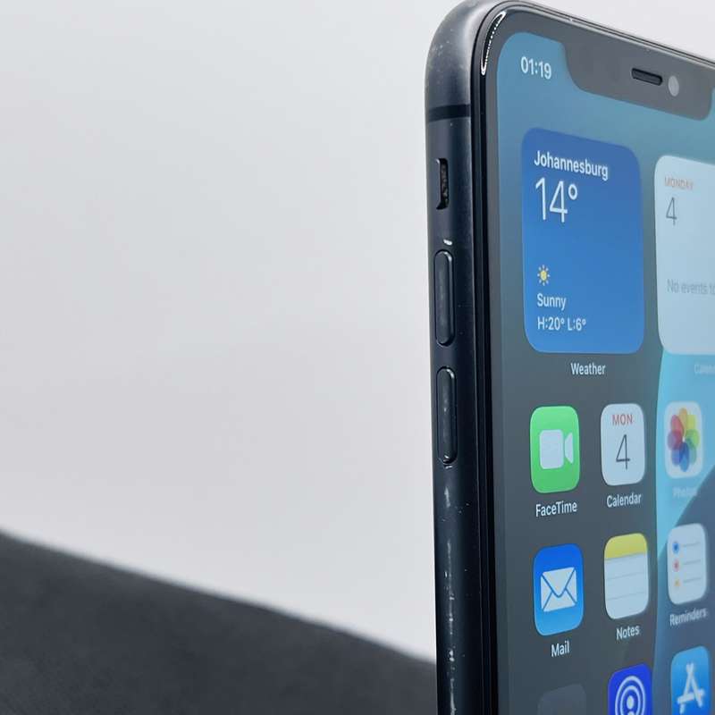 Apple iPhone 11 128GB Black (6 Month Warranty)