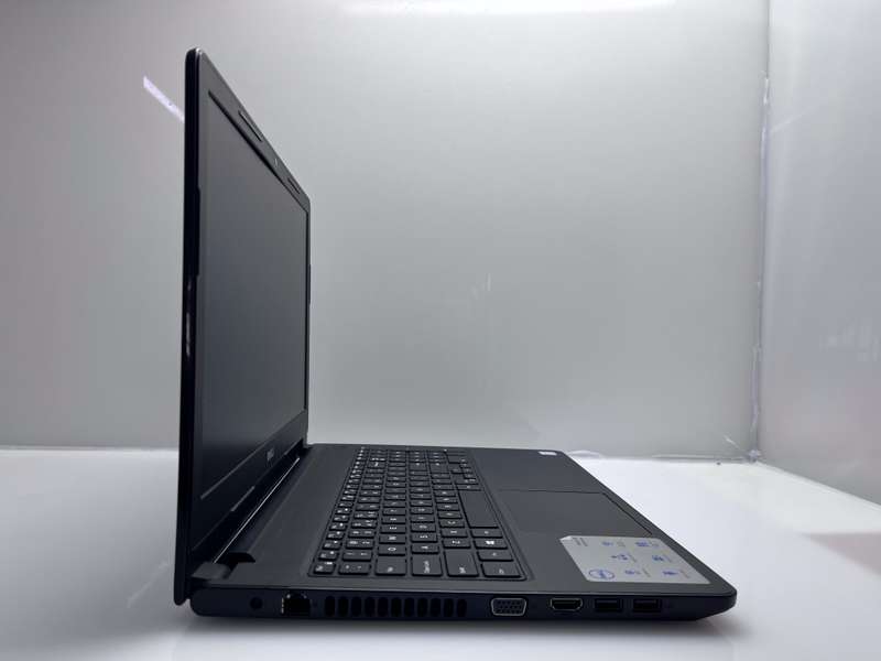 Dell Vostro 15 7th Gen "Core i3" 2.30GHz 8GB RAM 256GB SSD Black - Minor Bright Spots