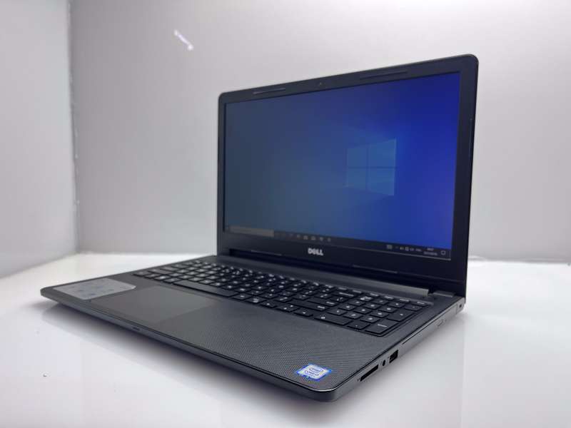 Dell Vostro 15 7th Gen "Core i3" 2.30GHz 8GB RAM 256GB SSD Black - Minor Bright Spots