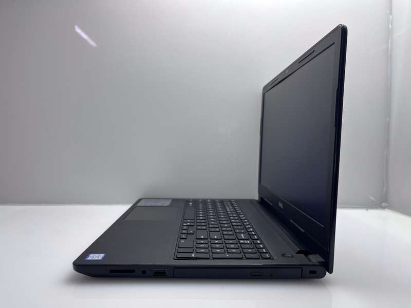 Dell Vostro 15 7th Gen "Core i3" 2.30GHz 8GB RAM 256GB SSD Black - Minor Bright Spots