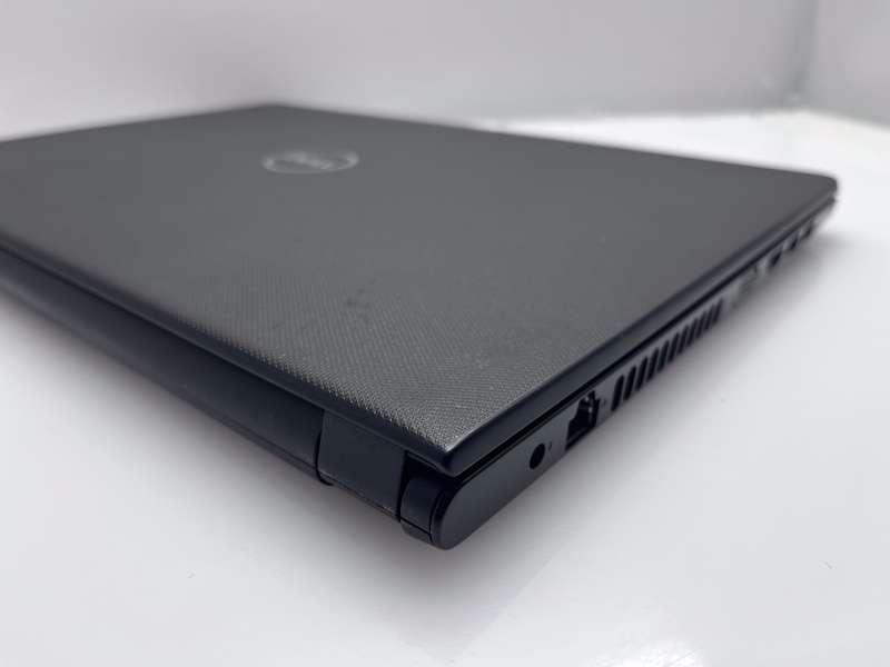 Dell Vostro 15 7th Gen "Core i3" 2.30GHz 8GB RAM 256GB SSD Black - Minor Bright Spots