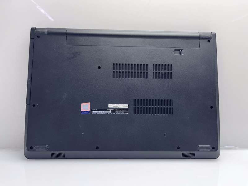 Dell Vostro 15 7th Gen "Core i3" 2.30GHz 8GB RAM 256GB SSD Black - Minor Bright Spots
