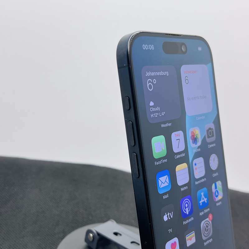 Apple iPhone 15 Pro 256GB Black Titanium (12 Month Warranty) + Screen Protector Bundle Value: R200