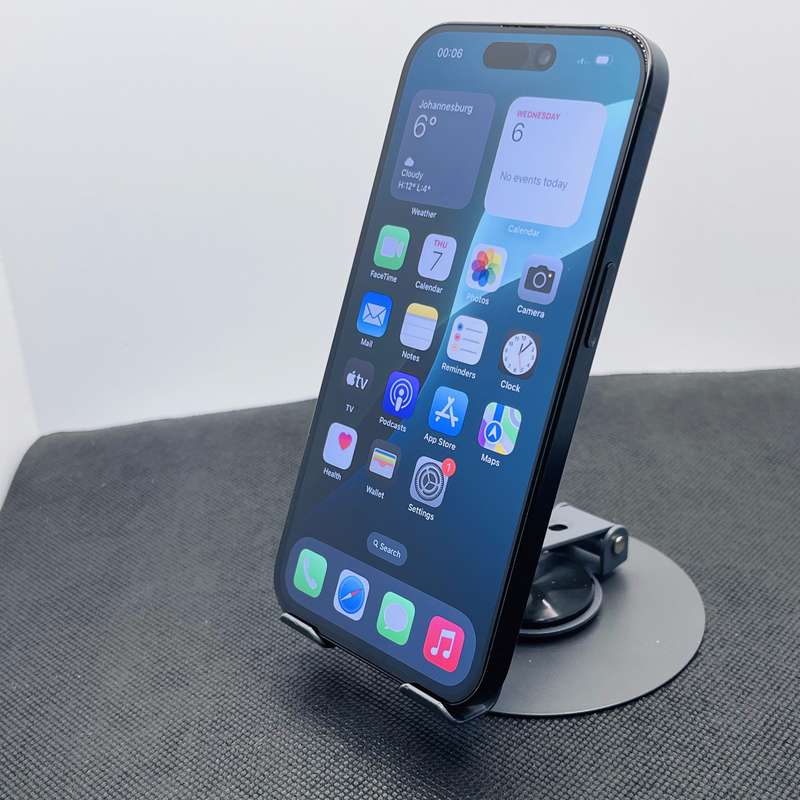 Apple iPhone 15 Pro 256GB Black Titanium (12 Month Warranty) + Screen Protector Bundle Value: R200