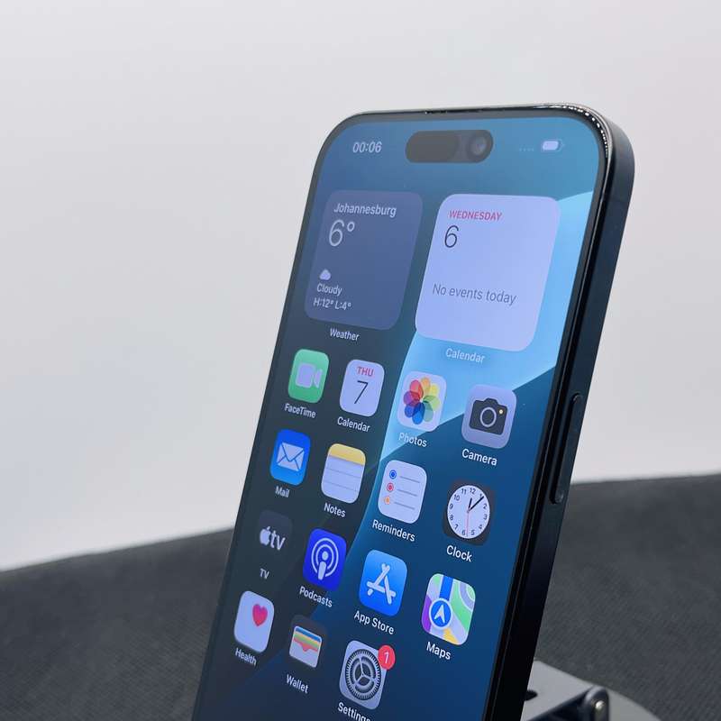 Apple iPhone 15 Pro 256GB Black Titanium (12 Month Warranty) + Screen Protector Bundle Value: R200