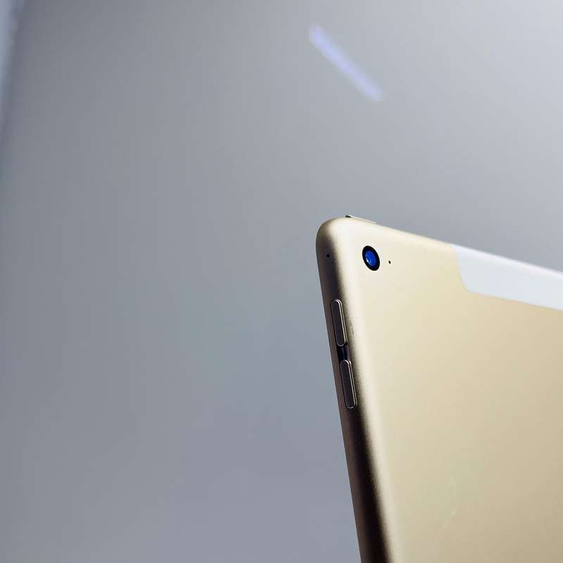 Apple iPad Pro 12.9 1st Gen 128GB (Wifi/Cellular) Rose Gold  No Touch ID And Minor Bright S...
