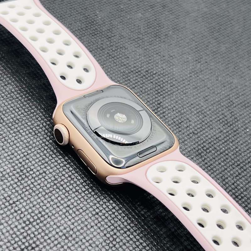Apple Watch Series 5 40mm GPS Only Rose Gold (3 Month Warranty)  With Pink Straps