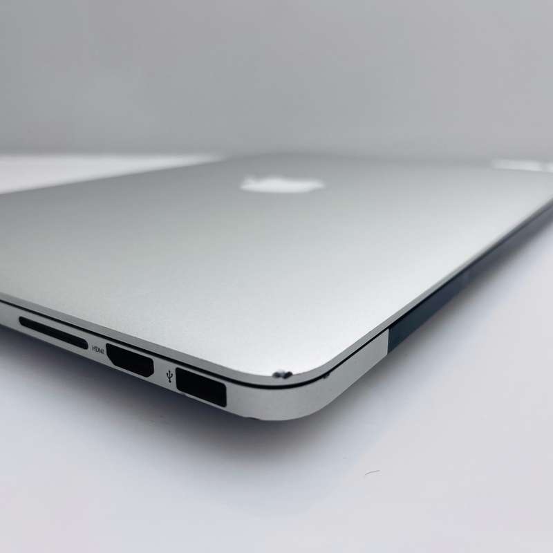MacBook Pro 13-Inch Core i5 2.40 GHz 8GB RAM 256GB SSD (Late 2013) Silver