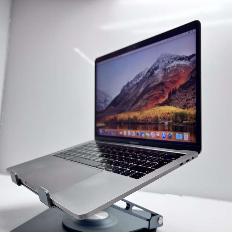 Apple MacBook Pro "Core i5" 13-Inch 8GB RAM 500GB SSD (Touch-bar 2018) Space Grey - Minor Crack