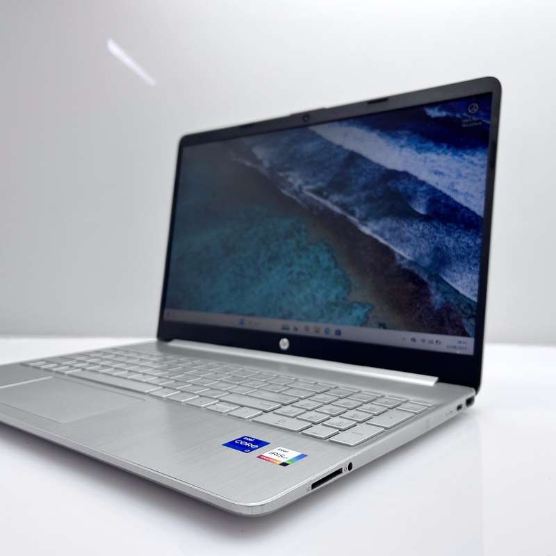 HP-15s-fq4000ni "Core i7" 8GB RAM 256GB SSD - Silver (3 Month Warranty) - Cracked Hinge