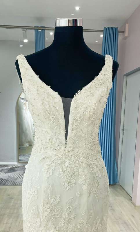(Rental) Prudence, Trumpet wedding gown with detachable sleeves.
