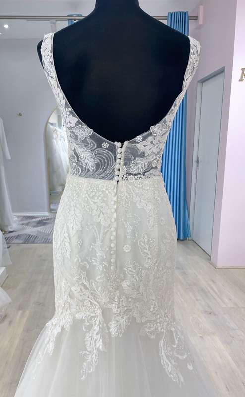 (Rental) Prudence, Trumpet wedding gown with detachable sleeves.