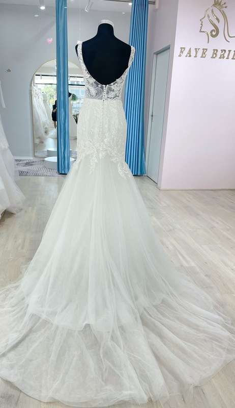 (Rental) Prudence, Trumpet wedding gown with detachable sleeves.