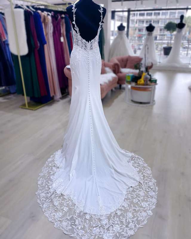(RENTAL) ASHLEY, Halter neck lace detail crepe mermaid wedding dress.