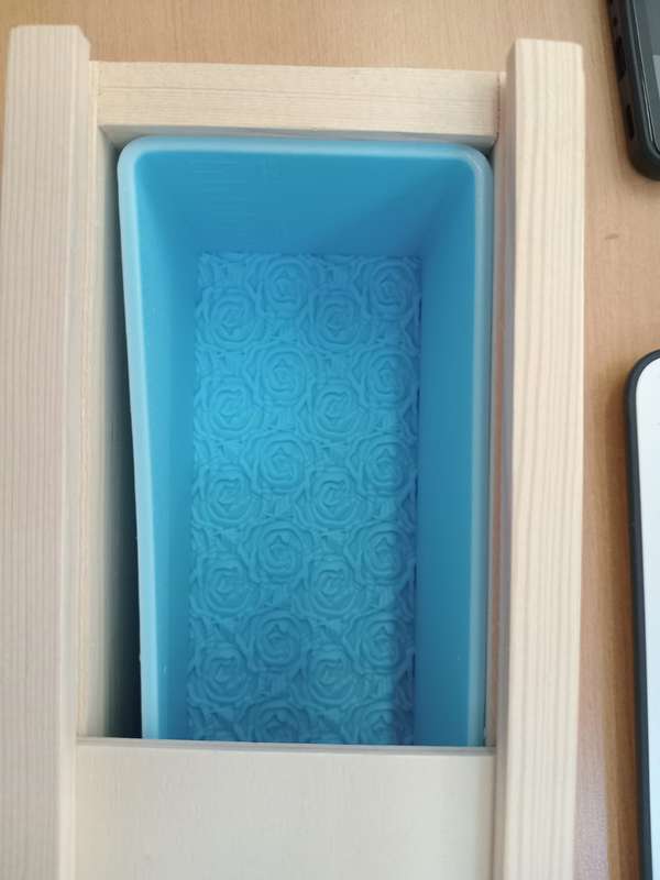 Soap Box with Rose Patterned Mould + Lid