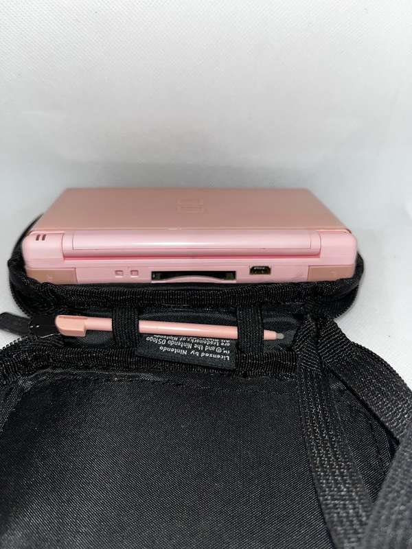 Pink Nintendo DS - Handheld