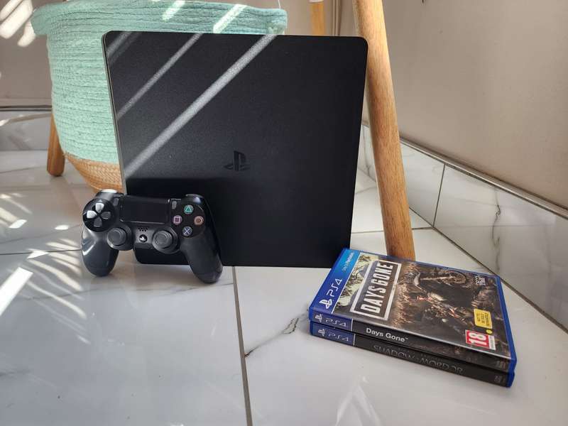 PLAYSTATION 4 SLIM EDITION 500GB