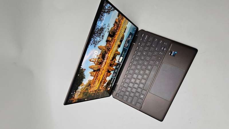 HP SPECTRE X360 i7 12TH GEN 10 CORES WITH INTEL IRIS XE GRAPHICS