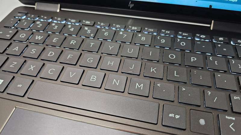 HP SPECTRE X360 i7 12TH GEN 10 CORES WITH INTEL IRIS XE GRAPHICS