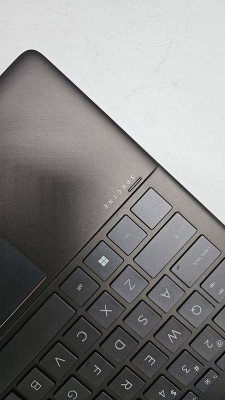 HP SPECTRE X360 i7 12TH GEN 10 CORES WITH INTEL IRIS XE GRAPHICS