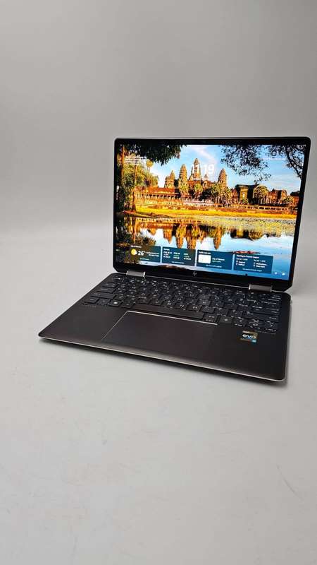 HP SPECTRE X360 i7 12TH GEN 10 CORES WITH INTEL IRIS XE GRAPHICS