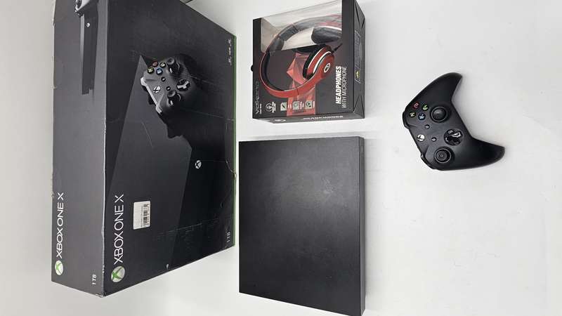 Xbox 1 X 1TB edition + controller & new Volkano headset