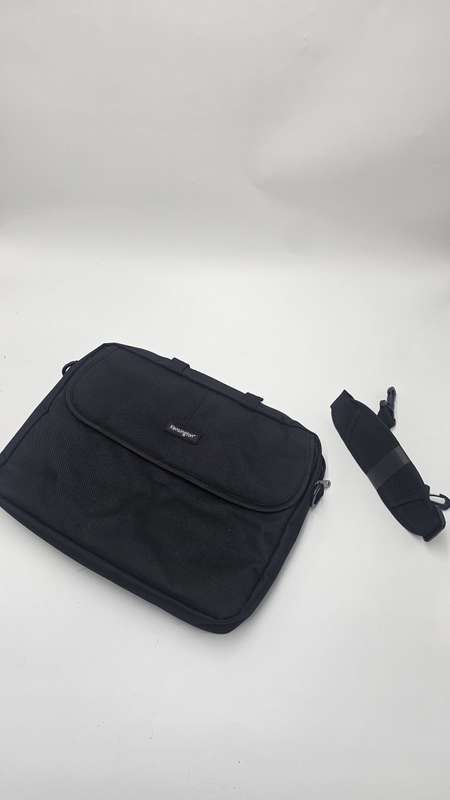 Kensington laptop shoulder bag