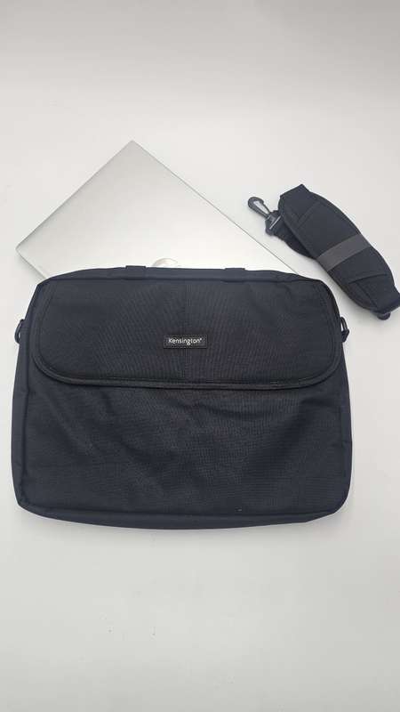 Kensington laptop shoulder bag