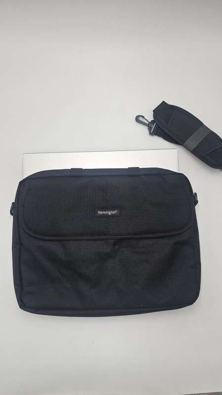 Kensington laptop shoulder bag