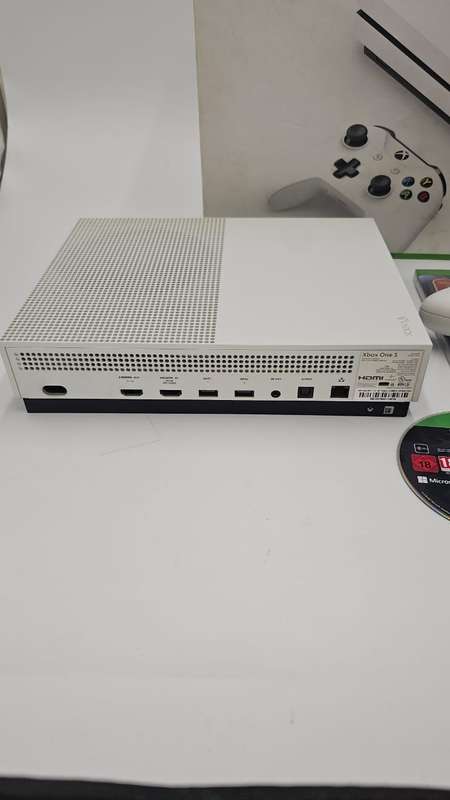 Xbox 1 S edition 500GB + controller