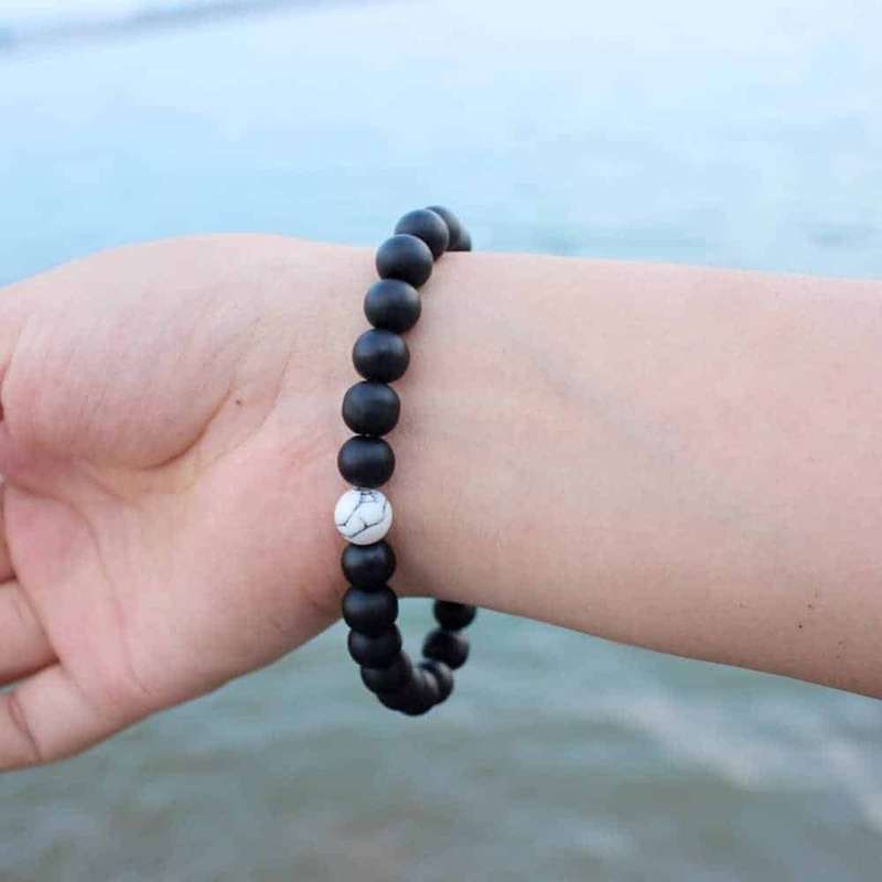 Agate & Howlite Bracelet- Black