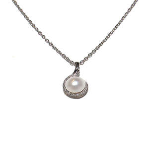 9KT WG 0,05ct Diamond and Pearl Necklace