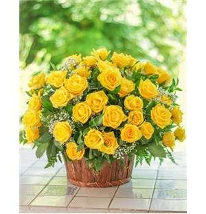 MYNETSP652 Woven Basket of Yellow Roses