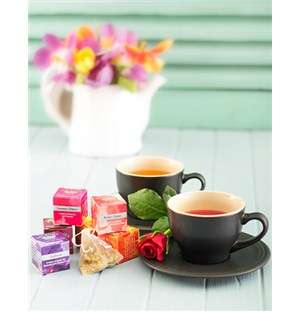 Le Creuset Teacup Set with Silk Infused Teas