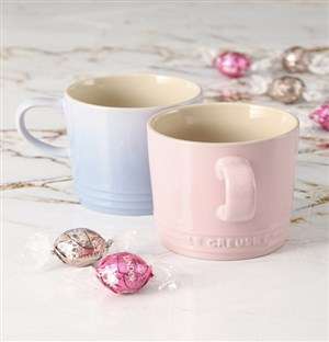 Le Creuset Chiffon and Coastal Mug Hamper