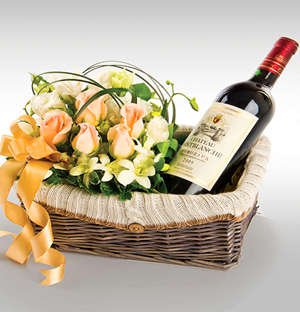 Champagne Roses and Wine Hamper