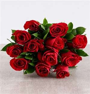 Shell Bunch Of Red Roses in Craft Paper