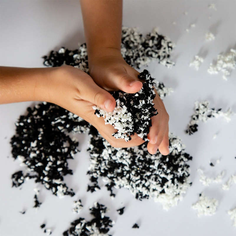Educational Insights - Playfoam Pluffle Twist - Black & White
