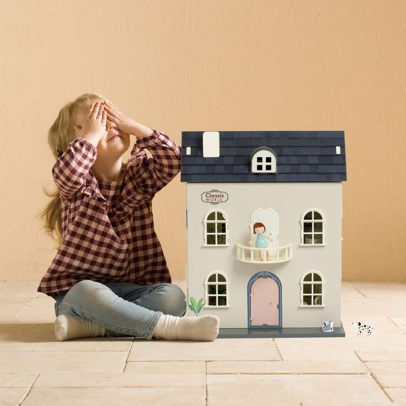 Classic World - Pretend & Play - Vintage Wooden Dollhouse