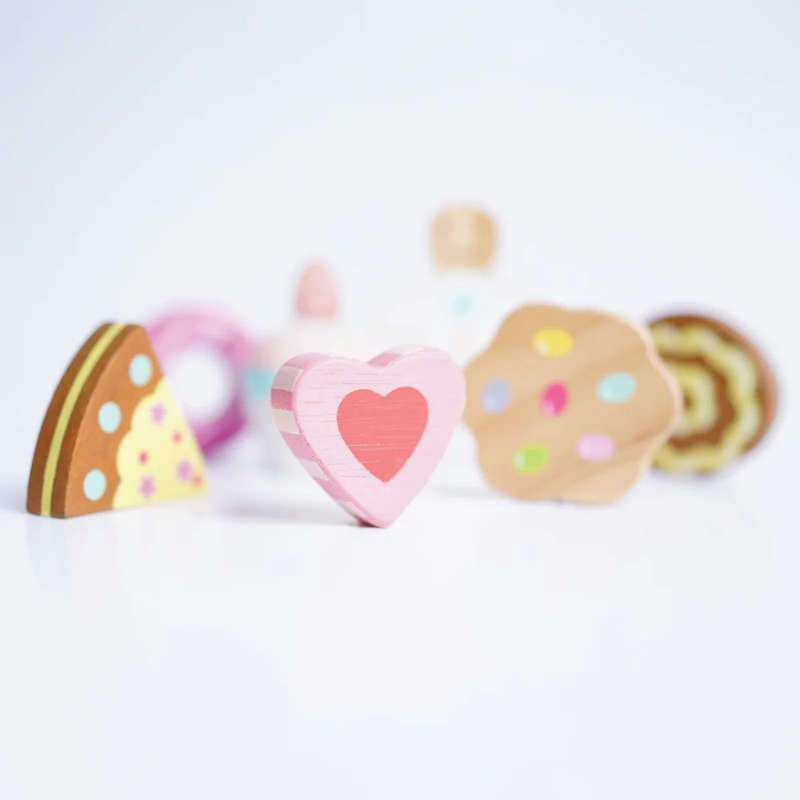 Le Toy Van - Pretend & Play - Wooden Three Tier Patisserie Cake Stand - 8pcs